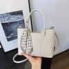 Портативная сумка для поездок на работу, женская новая модная корейская сумка-тоут 2025 года, премиальная сумка-мессенджер в иностранном стиле, сумка-ведро на плечо.