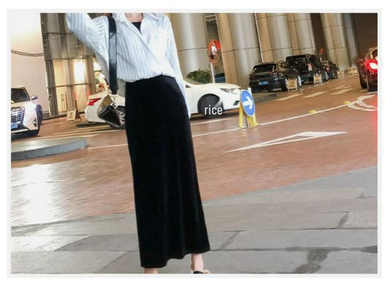 Ретро Осенне-зимняя черная бархатная миди-юбка с высоким поясом и разрезом - Облегающий силуэт