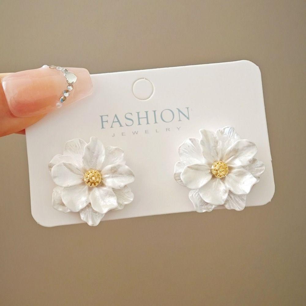 Exquisite Flower Earrings Irregular Petals Stud Fashion Petals Earrings Women