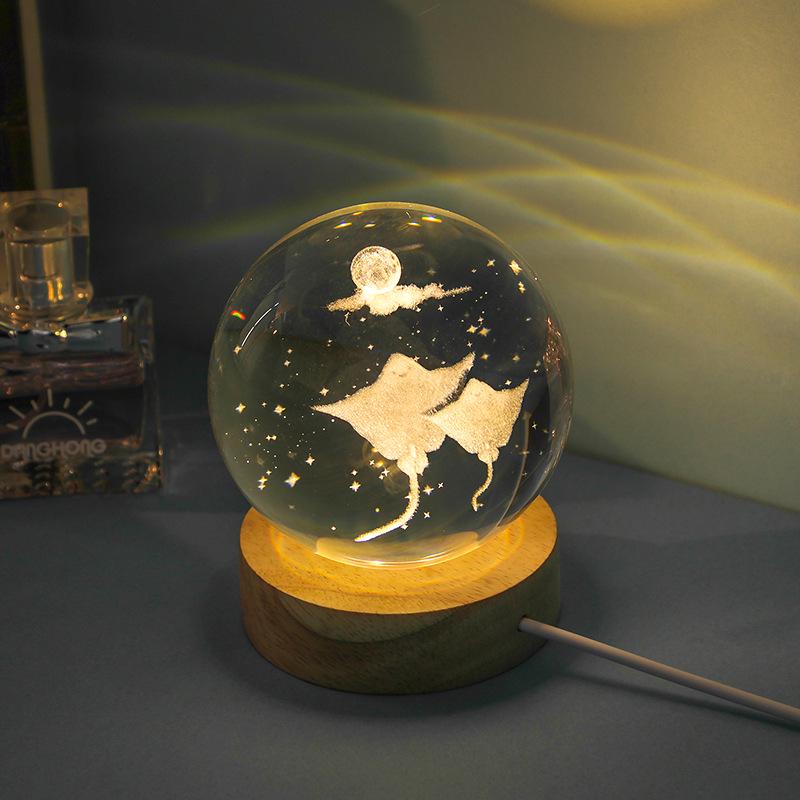 Ночник Хрустальный шар из глубин моря: 3D резной орнамент со светящейся деревянной подставкой