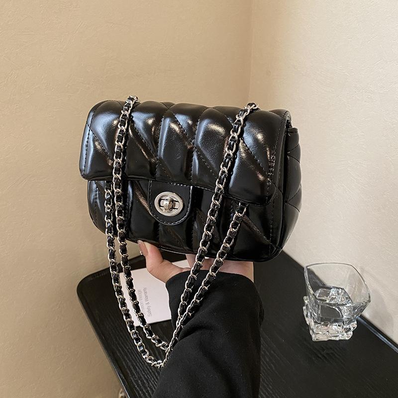 Высококлассная маленькая сумка женская 2025 новая трендовая и модная женская сумка через плечо, текстурная ромбовидная сумка-мессенджер на цепочке в иностранном стиле