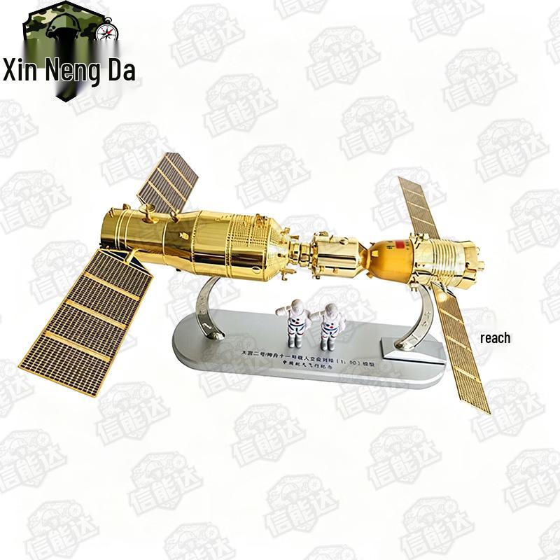 Модель космического корабля «Шэньчжоу-11» и космической станции «Тяньгун-2»