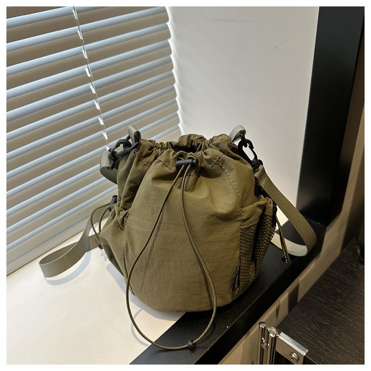 Нейлоновая сумка-мешок на кулиске, на плечо, женская, для выхода, простая и легкая, сумка для мобильного телефона, модная, повседневная, литературная и художественная, сумка-мессенджер