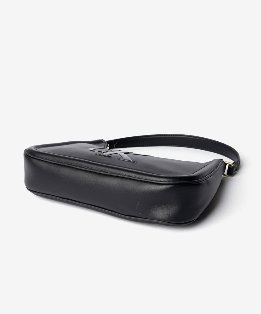 Сумка через плечо LV04F3230G С ПОДНЯТЫМ ЛОГОТИПОМ CK МАЛЕНЬКАЯ СУМКА ЧЕРЕЗ ПЛЕЧО [Calvin Klein] Женская ЧЕРНЫЙ/Черный [Б/У]