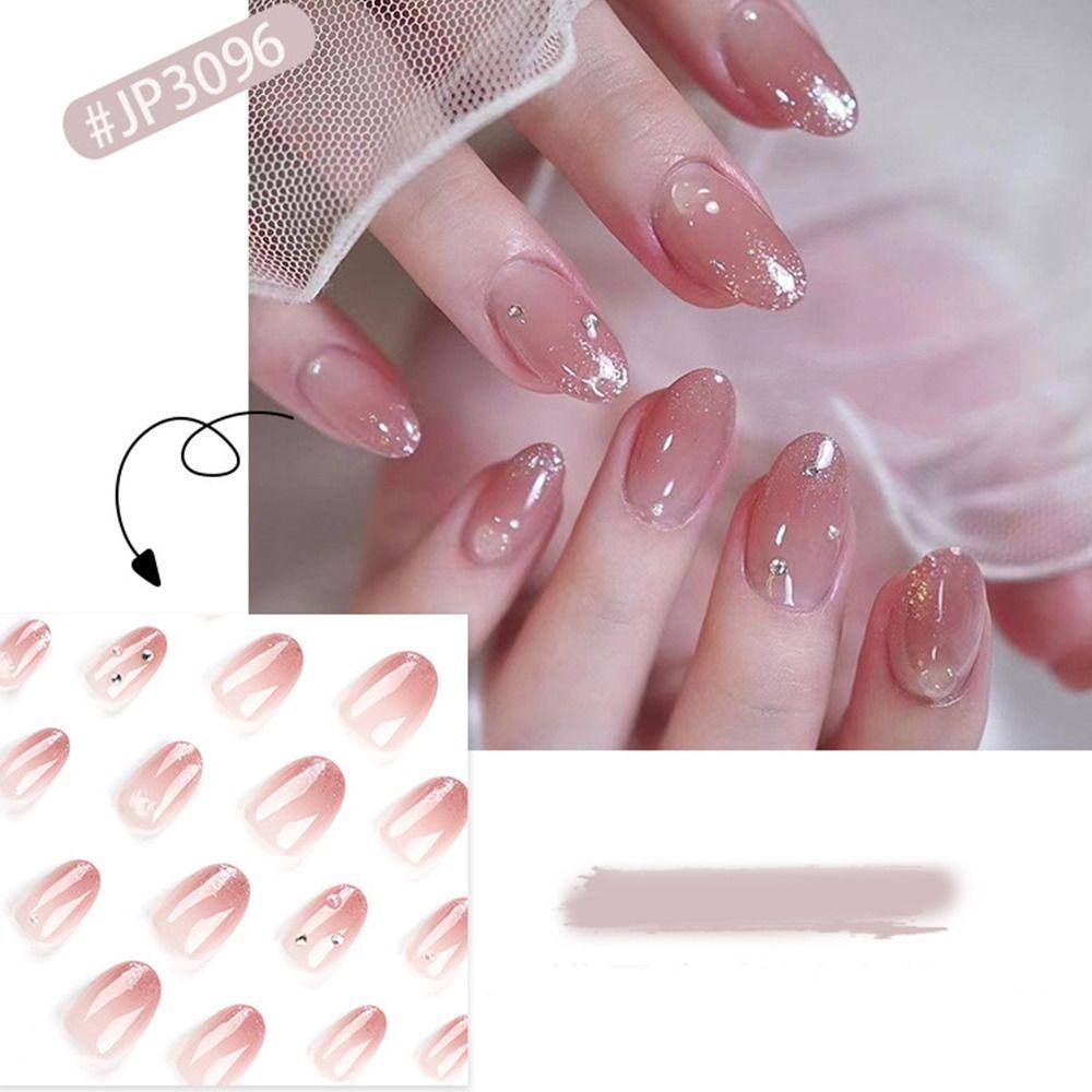 Французские накладные ногти. Градиентные кончики ногтей. Маникюрный пресс на ногтях для женщин.