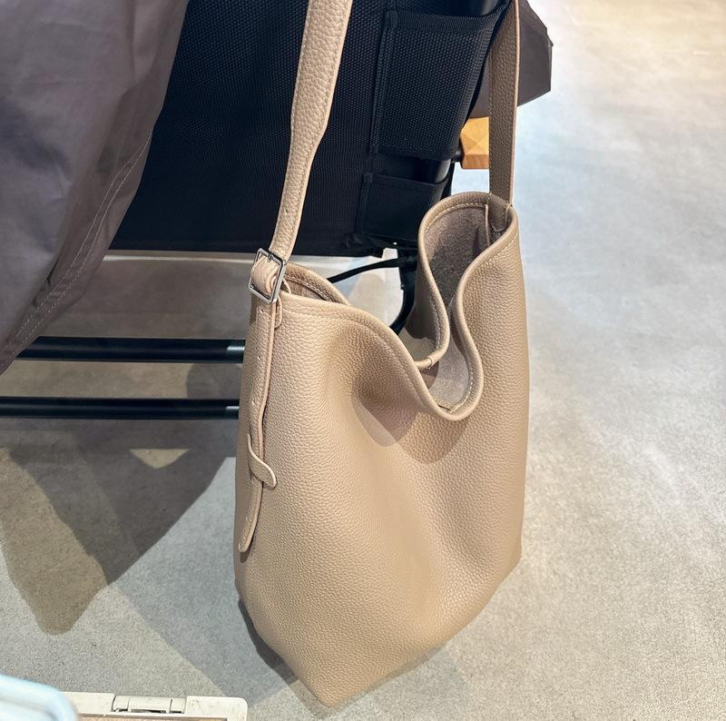 New genuine leather women's bag, top-grain cowhide bucket bag, hot-selling large-capacity vegetable basket tote bag