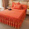 Современный стеганый комплект из кружевной клетчатой юбки с наволочками - 3 предмета, мягкий, удобный, дышащий, однотонный дизайн для спальни