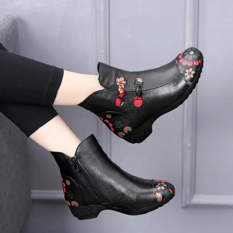 Модные туфли на плоской подошве для мам 2024 года, новые зимние кожаные кашемировые женские туфли, нескользящие хлопковые туфли, теплые женские ботинки большого размера