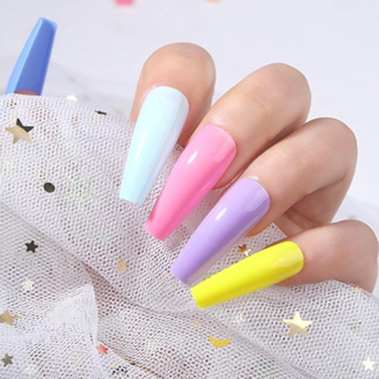 Накладные ногти из искусственного ногтя Стильные складные без следов Пластиковые накладные ногти Красочные носимые Невыцветающие искусственные ногти Накладки на искусственные ногти Поставка маникюрного салона