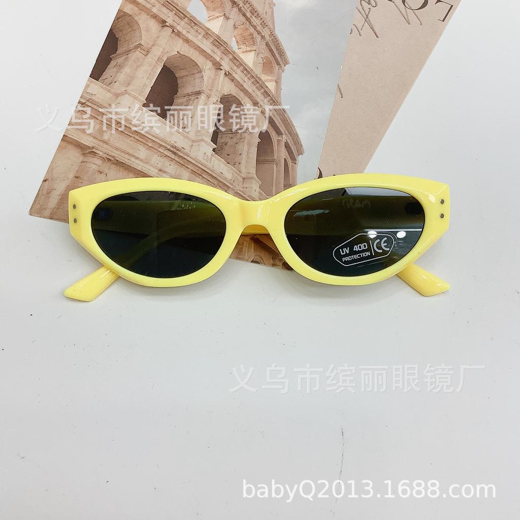 Детские солнцезащитные очки, заклепки в иностранном стиле, яркая цветная оправа особой формы, летние солнцезащитные очки, вогнутые универсальные очки