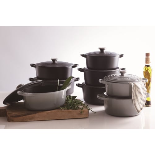 Le Creuset Cast Iron Enamel Cocotte Ronde Pot, 22 cm, Matte Black, Gas and Induction Oven Compatible [Official Japanese Product]