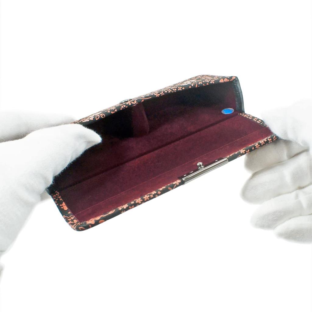 Футляр для очков Inden H из оленьей кожи черного цвета с розовым лаком, узор American Blue [Indenya] 4206-51-166