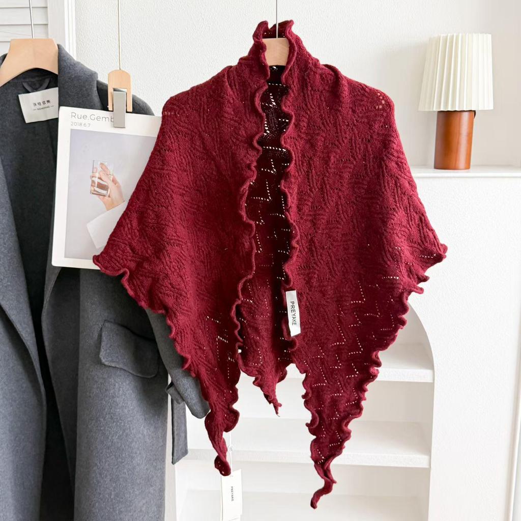 Skin-Friendly Soft Knit Triangle Shawl with Retro Elegant Wave Edge for Autumn and Winter - Korean Style Outerwear for Women.