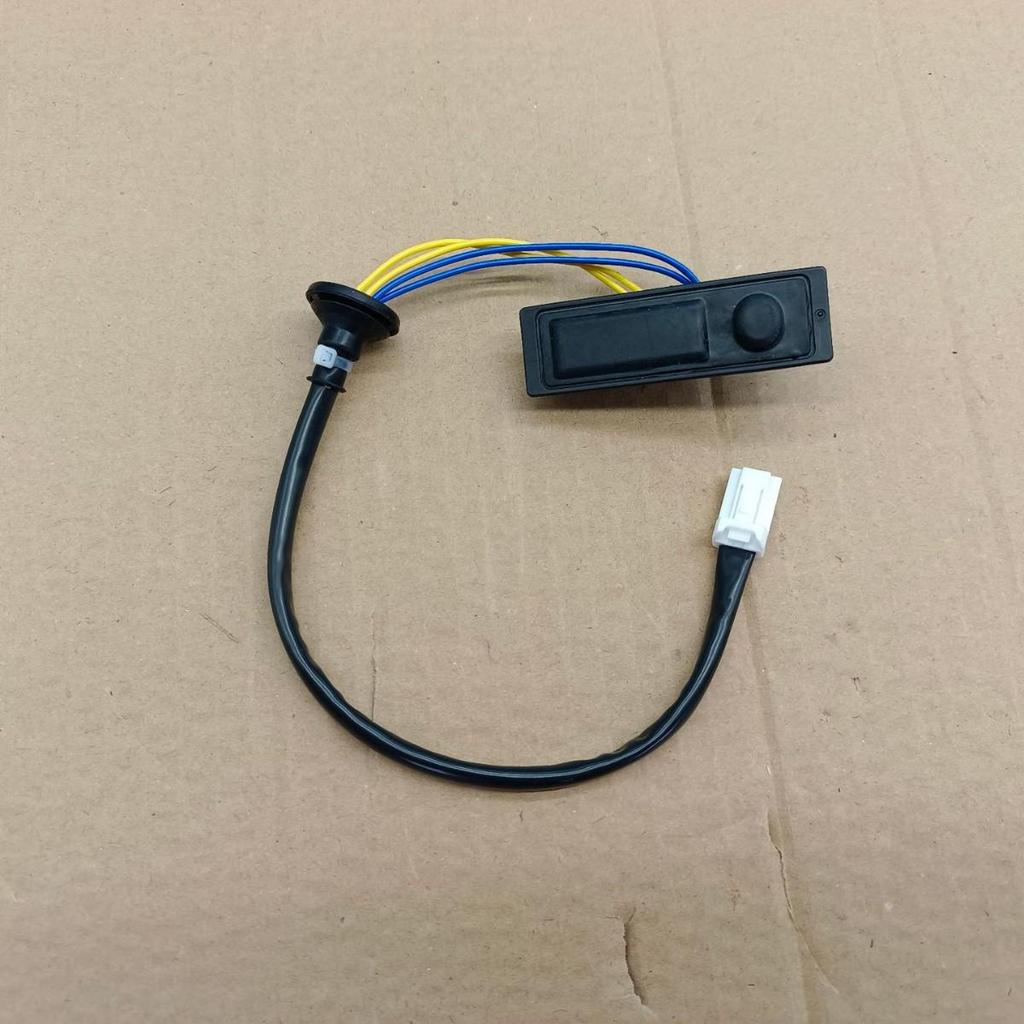 The 25380-5RA0A trunk switch button is compatible with Nissan Kicks P15 tailgate opening.
