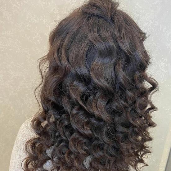 Свободные наращивание волос с глубокими волнами Яркие цвета Мягкая удобная высокотемпературная проволока Русский парик Ежедневное использование