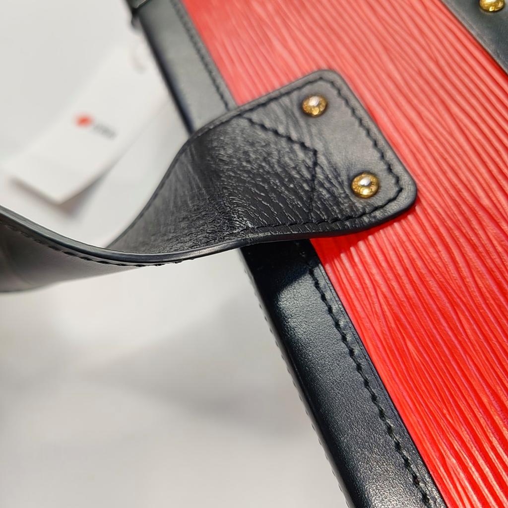 [Pre-Owned] Petite Malle Logo Hard Case Epi Leather Shoulder Crossbody Bag - Good #172DJQL