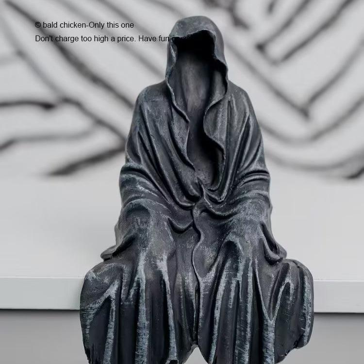 Фигурка короля-призрака из серии Dark Series: Таинственный человек в черном, сидящая поза