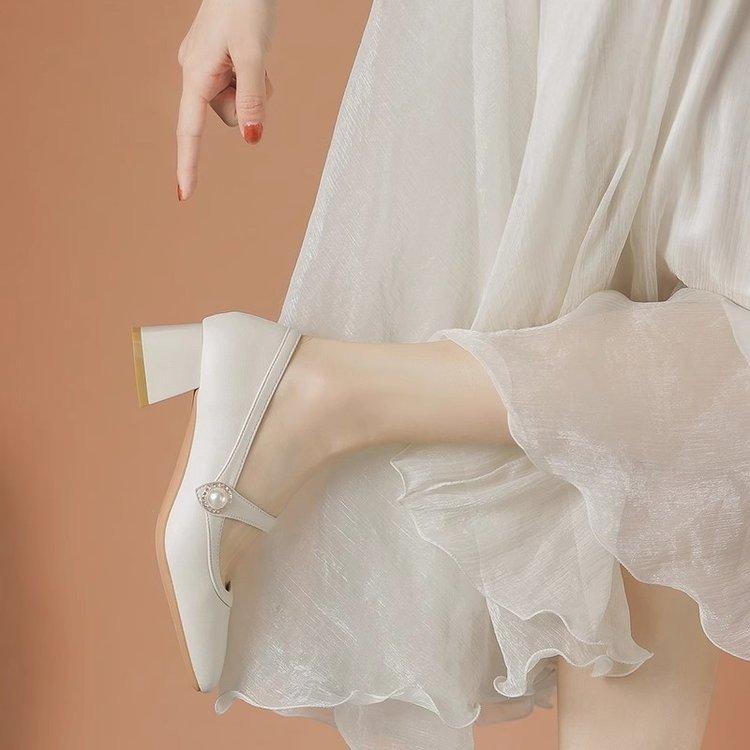 Туфли-лодочки женские на среднем каблуке Мэри квадратный носок редкая обувь 2025 весна новые с мелким вырезом французская юбка туфли-лодочки высокий каблук кожаная обувь