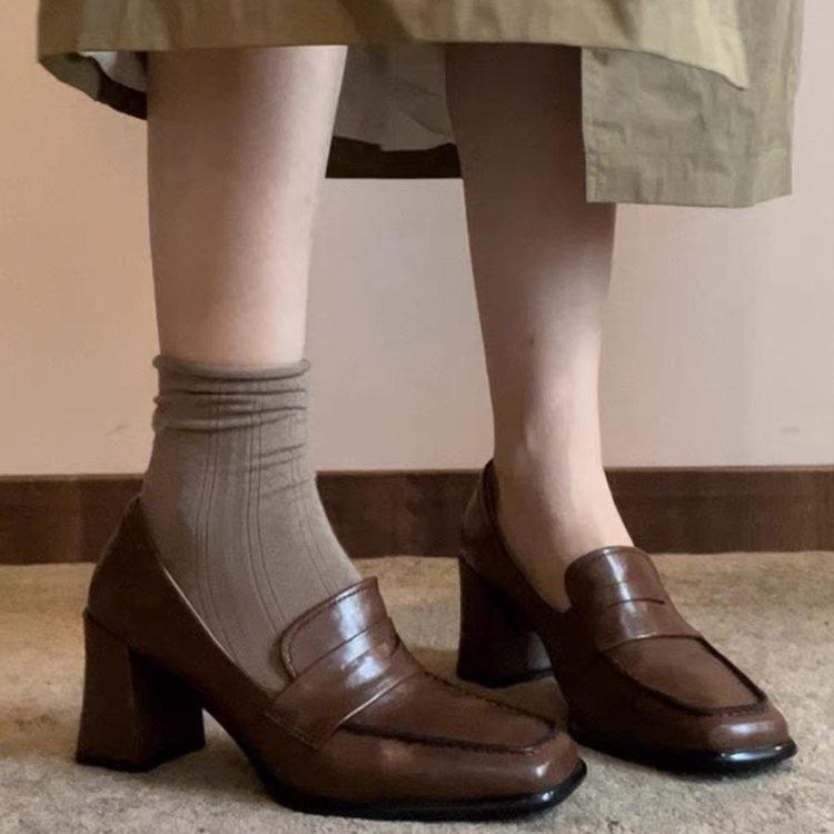 Лоферы женские юбка толстый каблук высокие каблуки британский стиль маленькие кожаные туфли удобные темперамент квадратный нос новые черные одинарные туфли