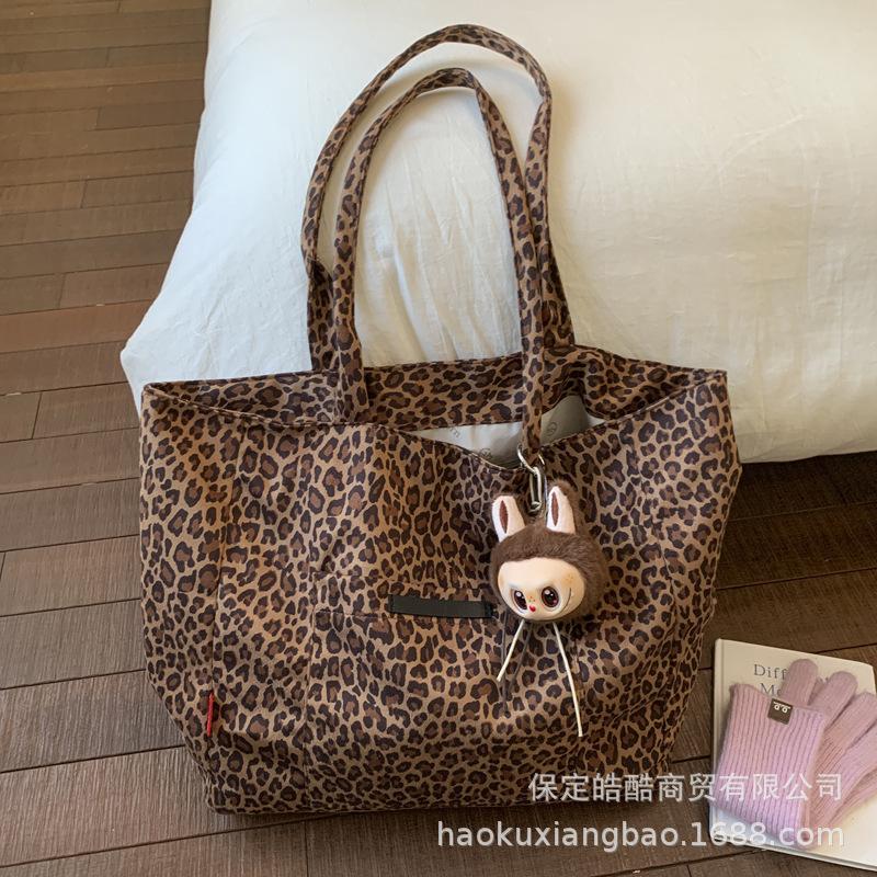 Сумка большой вместимости женская осень-зима 2025 новая универсальная простая на плечо большая сумка для отдыха для студентов на занятия тоут