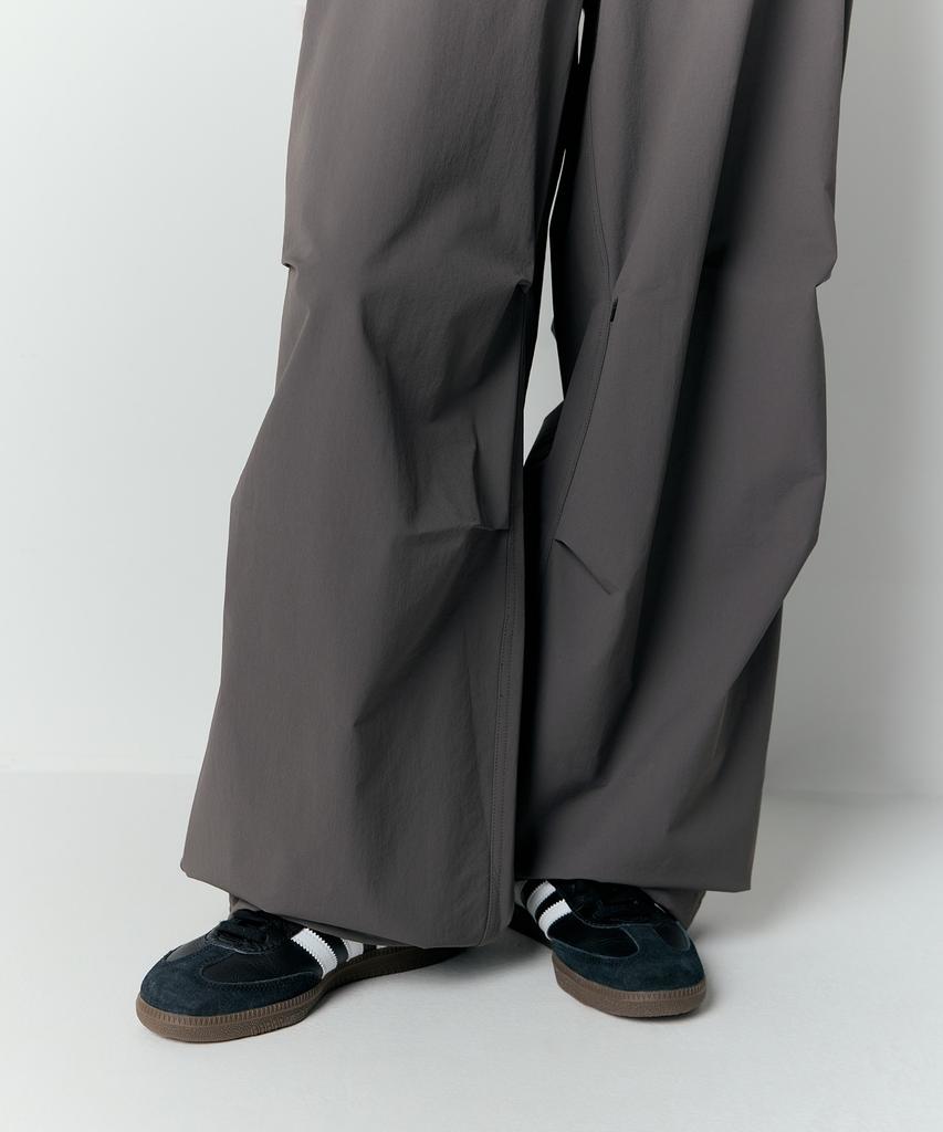 MUSINSA STANDARD WOMAN Women'S Brushed Nylon Parachute Pants [Warm Grey]