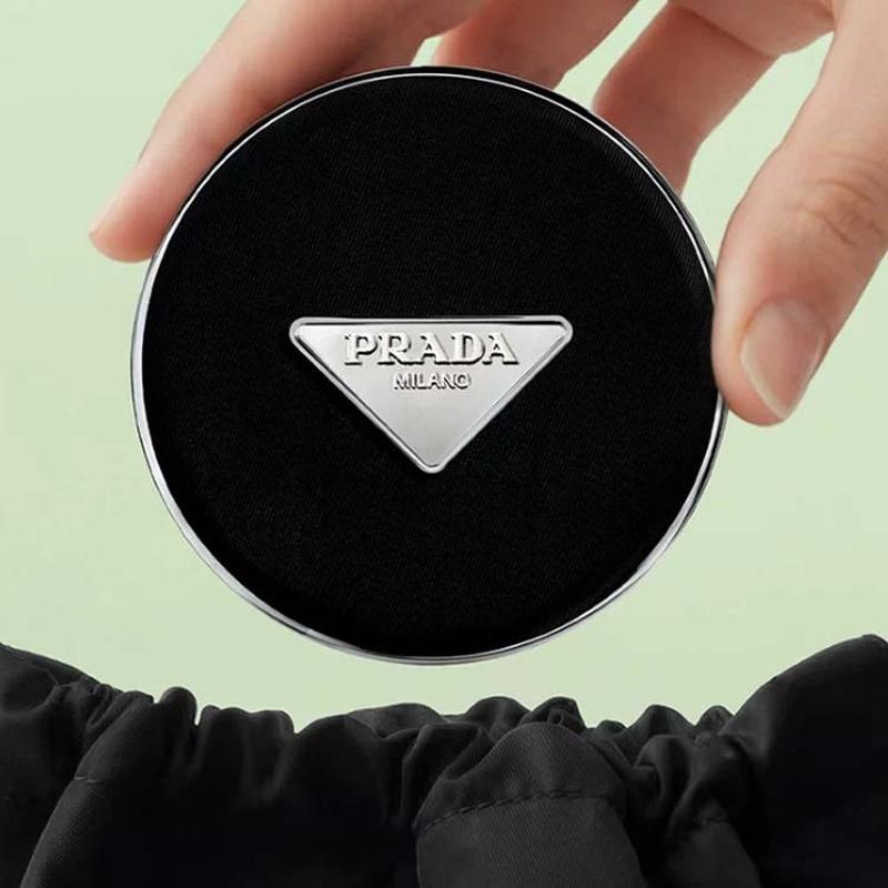 Prada Нейлоновый набор для макияжа с воздушной подушкой Ограниченный подарочный набор Легко наносится Натуральный + Набор из двух предметов: #LN10 кушон 12 г + #LN10 сменный блок кушона 12 г
