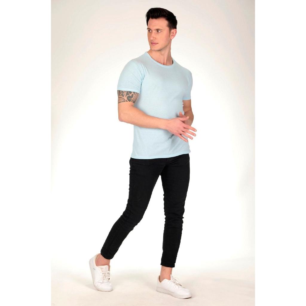 Мужская белая приталенная футболка с круглым вырезом