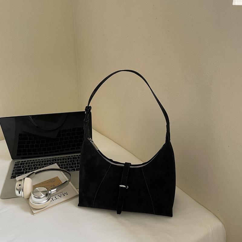Vintage casual large capacity suede underarm bag autumn new matte commuter fashion shoulder bag crescent bag
