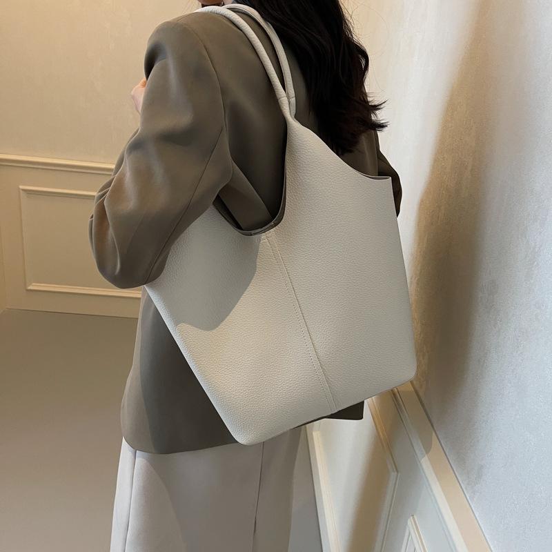 Зарубежный заказ корейской версии модная сумка-тоут женская 2024 новая модная большая сумка через плечо нишевая сумка-ведро высокого класса