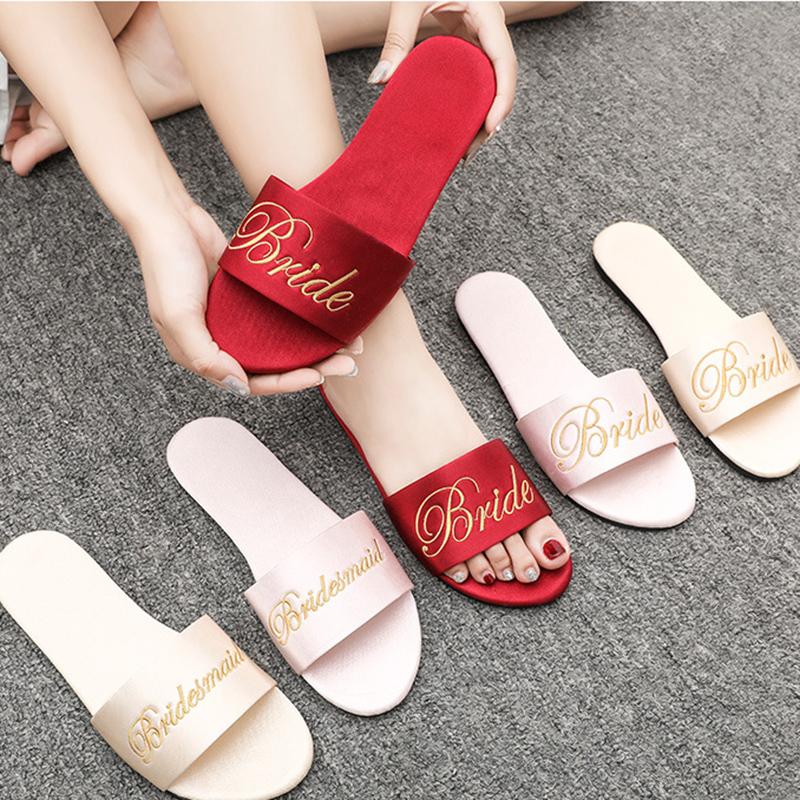 Новые свадебные тапочки для подружки невесты с вышивкой, свадебные шелковые красные тапочки, свадебный утренний халат невесты в сочетании с женской обувью