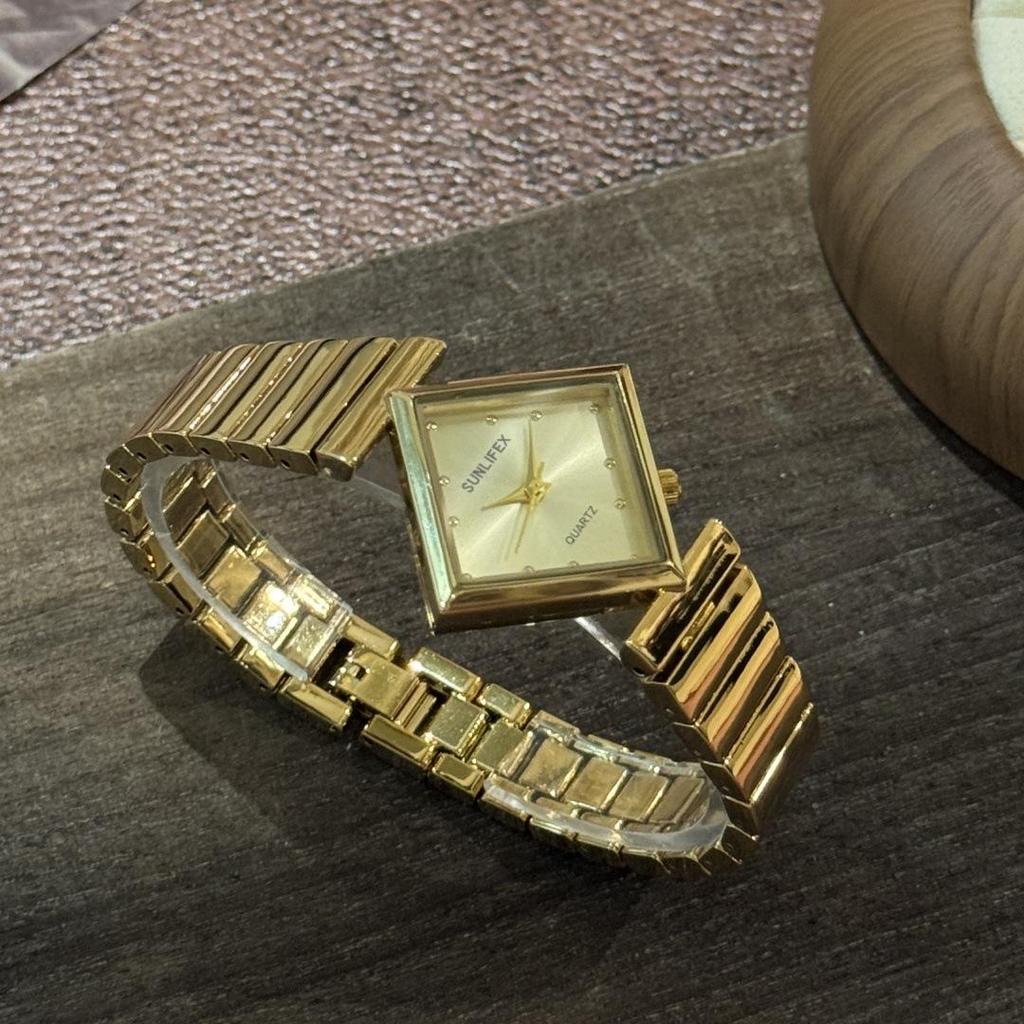 Женские кварцевые часы SUNLIFEX из нержавеющей стали золотого цвета, с неправильным ромбовидным корпусом и бамбуковым браслетом