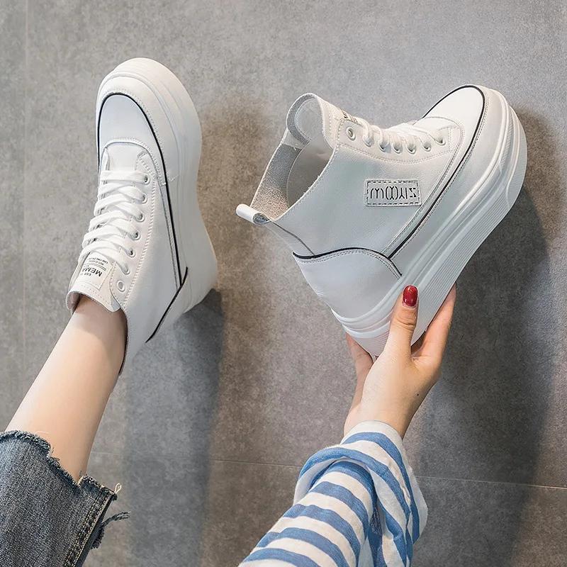 Женская обувь, модная, увеличивающая внутреннюю высоту, повседневная обувь, женская весенняя новая белая обувь с высоким берцем для студентов, белые кроссовки