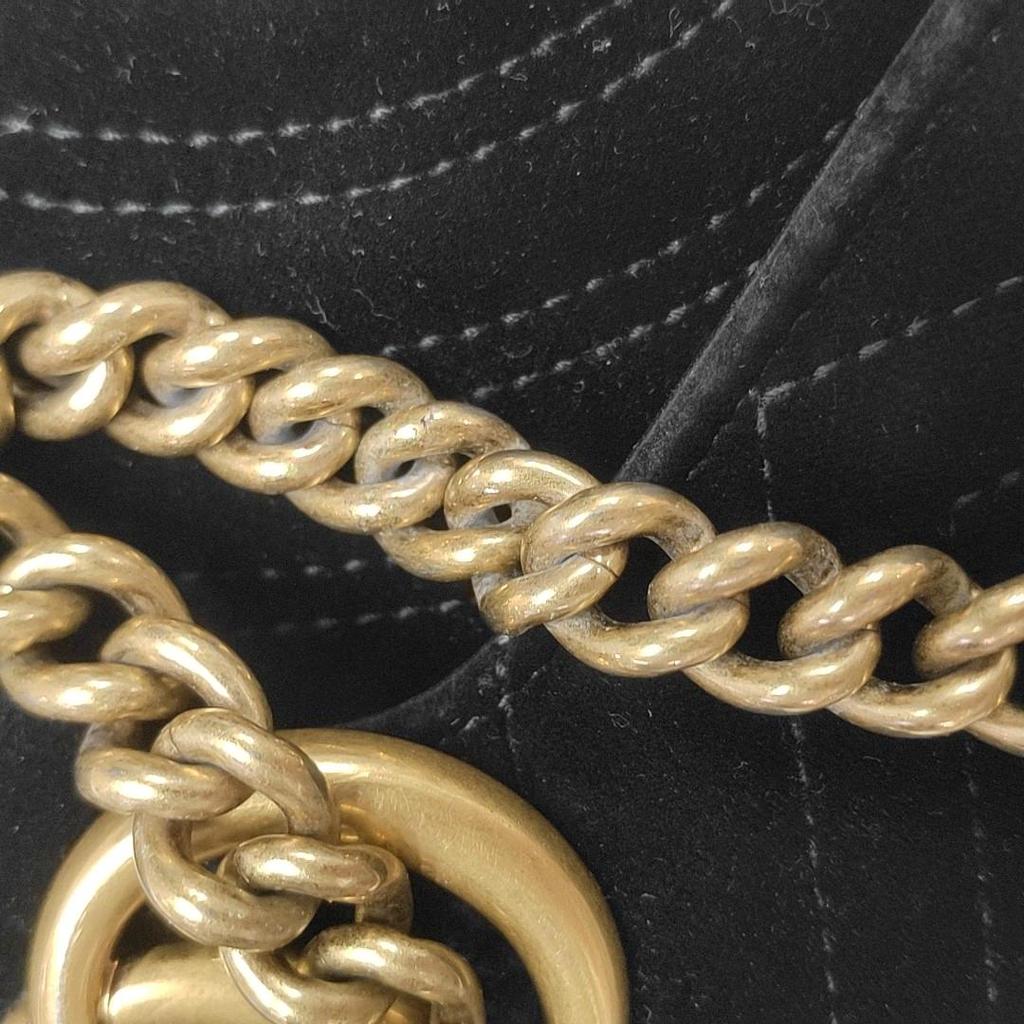[Pre-Owned] GG Marmont Series Vintage Logo Chain Quilted Velvet Mini Crossbody Bag - Very Good #P6DIDQ
