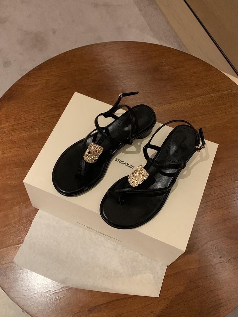 Сандалии женские с тонким ремешком и металлической пряжкой на толстом каблуке, новинка лета 2024 года