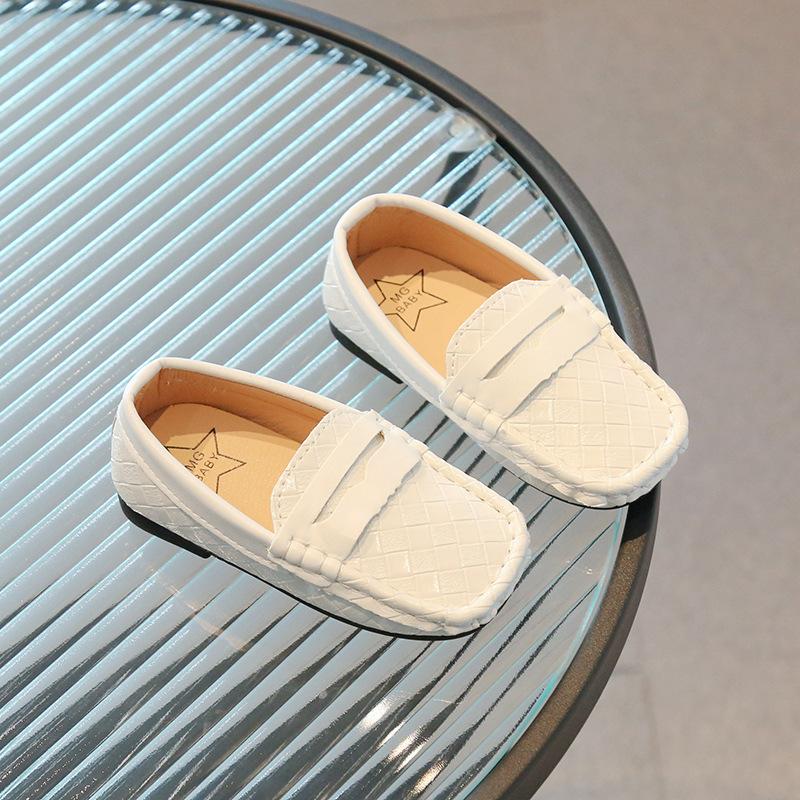 Кожаная обувь для мальчиков 2024 года, летняя новая детская обувь на плоской подошве, лоферы в британском стиле, повседневная обувь для мальчиков, детская обувь для мальчиков, теннис