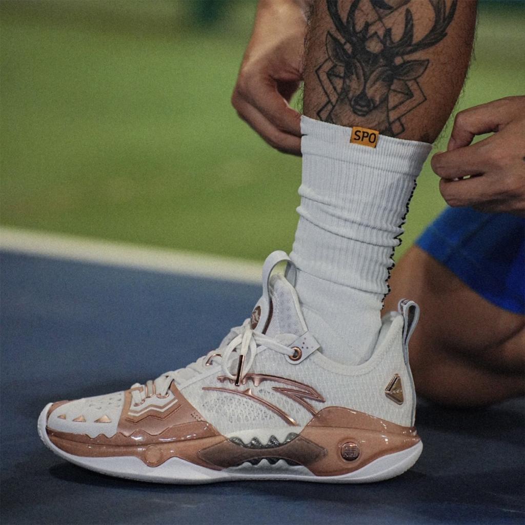 Anta Мужские кроссовки Kyrie Irving x Shock Wave 5 Pro Finals Белое золото 112331111-3