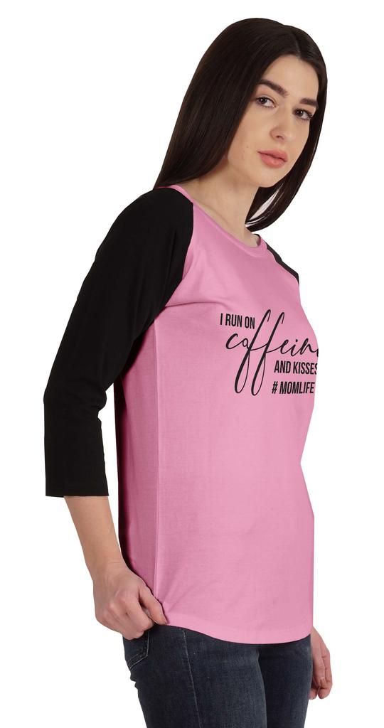 Inkmeso Футболка с принтом «Я бегу на кофеине и поцелуях» #Momlife для женщин