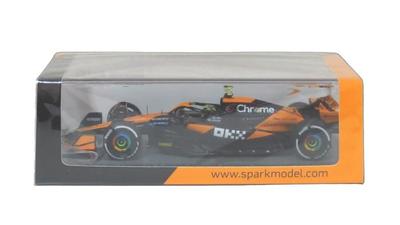 Spark Команда McLaren F1 MCL38 2024 Победитель Гран-при Майами Формулы-1 Первая Формула-1 Включает Пит-борд Рейтинг Готовая модель 1/43 #4 L. Победа Норриса, и доска,