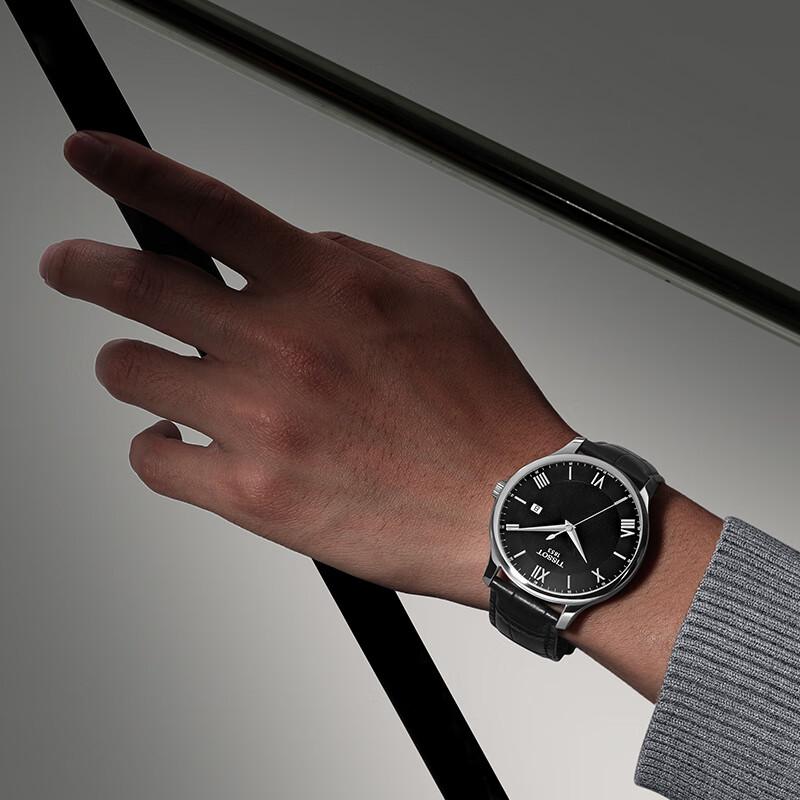 Мужские швейцарские кварцевые часы Tissot Tradition с кожаным ремешком