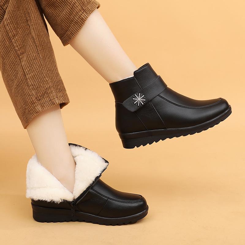 New Autumn and Winter Middle-aged and Elderly Mothers Wool Cotton Shoes Soft-soled Non-slip Cowhide Women's Shoes Piled and Thickened Women's