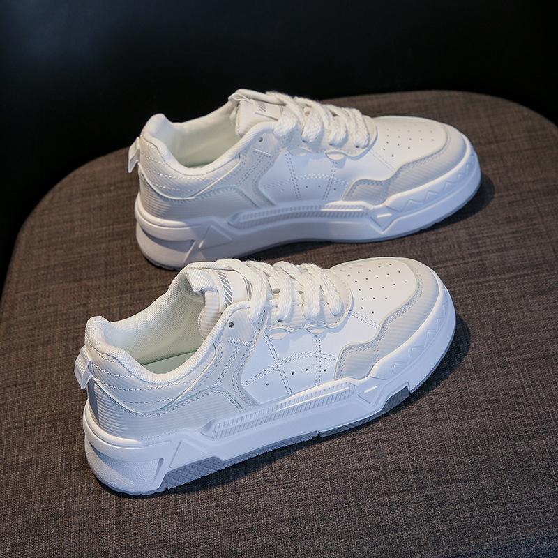 Модные маленькие белые туфли женские весна 2024 новый стиль студенческие уличные туфли-клепки для отдыха