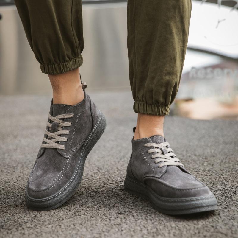 Модная повседневная осенне-зимняя мужская обувь Качественная натуральная кожа Уличная прогулочная обувь для отдыха Повседневная офисная обувь для молодежи Серая