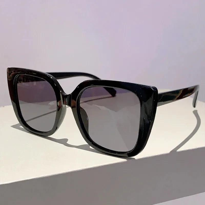 2025 New Brand Designer Square Sunglasses Women Men Oversized Cat Eye Sunglass Gradient Lens Glasses for Women Driving Shades