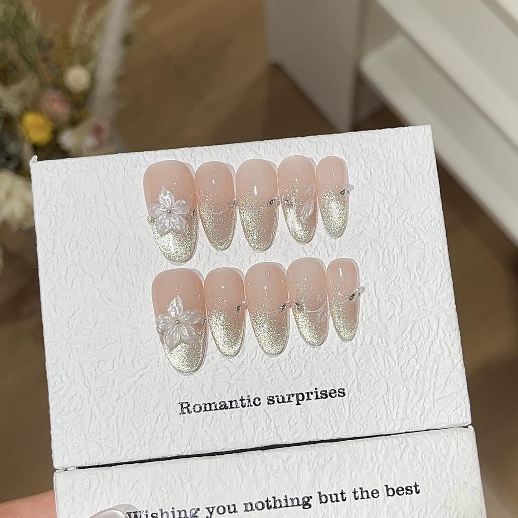 Жасминовый белый Нежное и чистое желание сверкает кошачьими глазами с трехмерными ледяными лепестками в доспехах