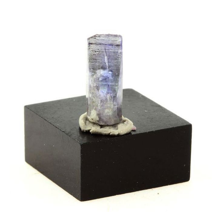 Pierres et Minéraux. Tanzanite. 4.64 ct. Merelani Hills, Lelatema Mts, Tanzanie.