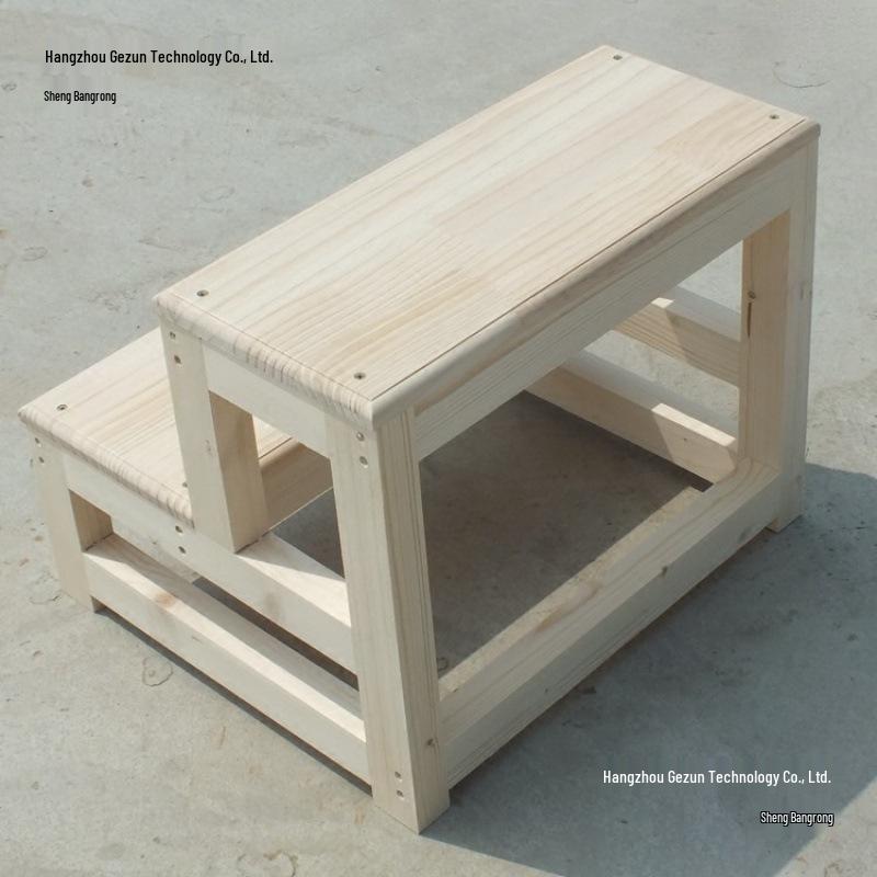 Компактная складная стремянка из массива дерева для дома