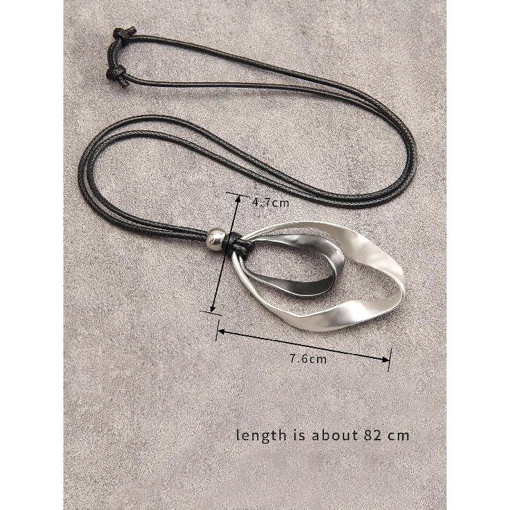 Leather Necklace for Women Boho Choker Necklace Long Cord Leather Pendant Bohemian Neckalce Vintage Alloy Pendant Leather Rope Necklace Wooden