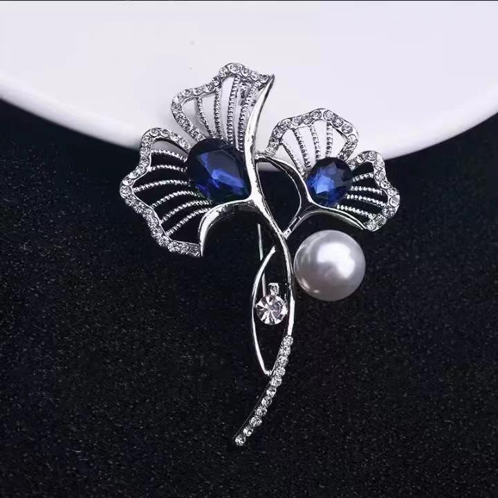 Korean Elegant Pearl Flower Brooch - Versatile, Luxurious Design for Women