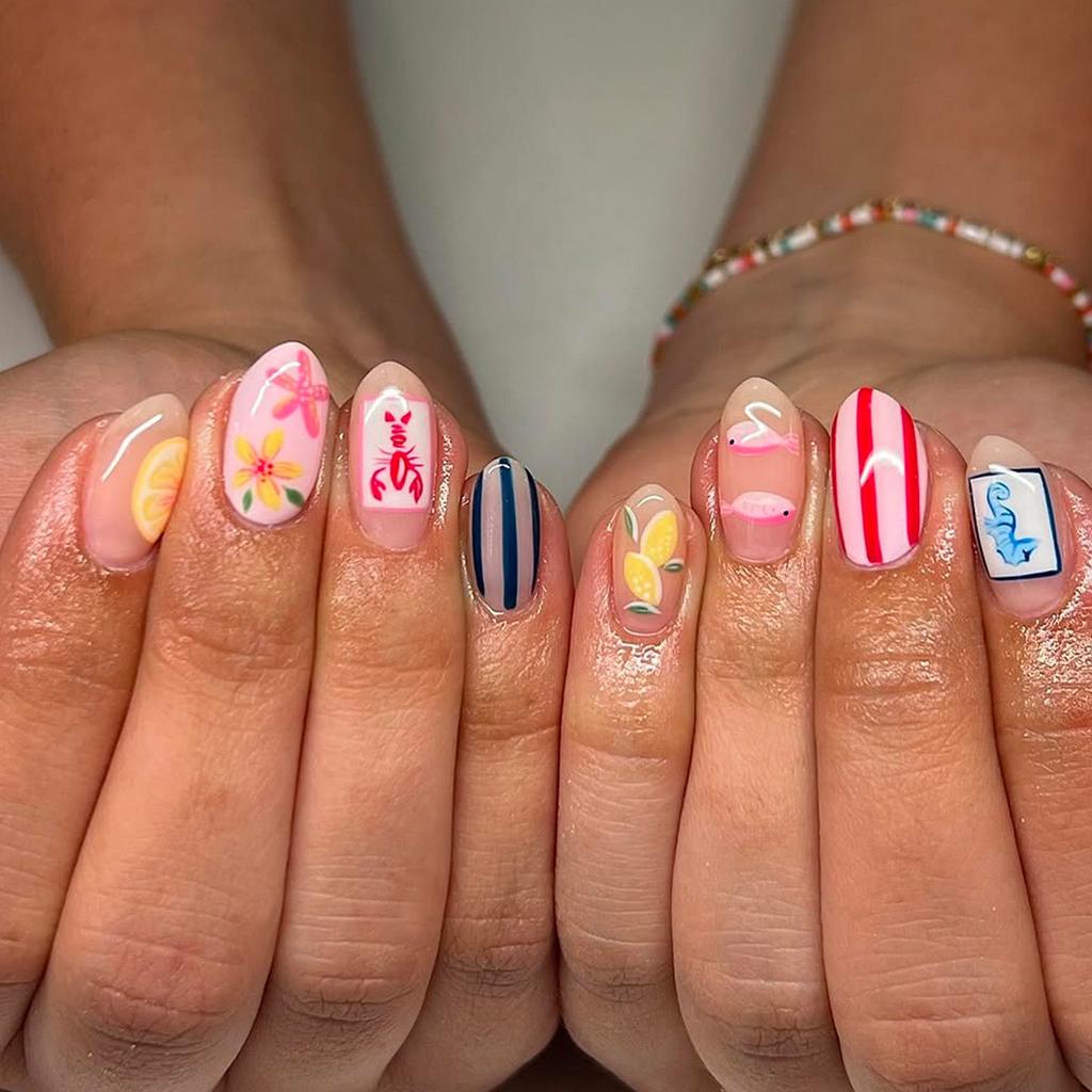 24Pcs Ocean Fish Pattern Press On Nails Short Oval Full Cover Summer Colorful Striped Fake Nails
