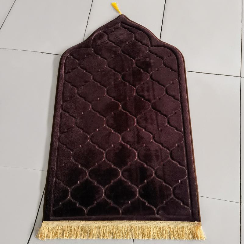 Soft Worship Kneel Travel Prayer Rug Non-slip Prayer Mat Flannel Carpet for Muslim Ramadan Embossing Floor Carpets Portable